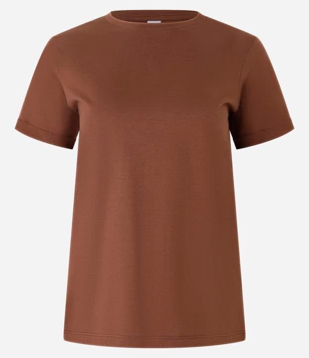 Foto de produto de uma camiseta marrom lisa sobre fundo branco